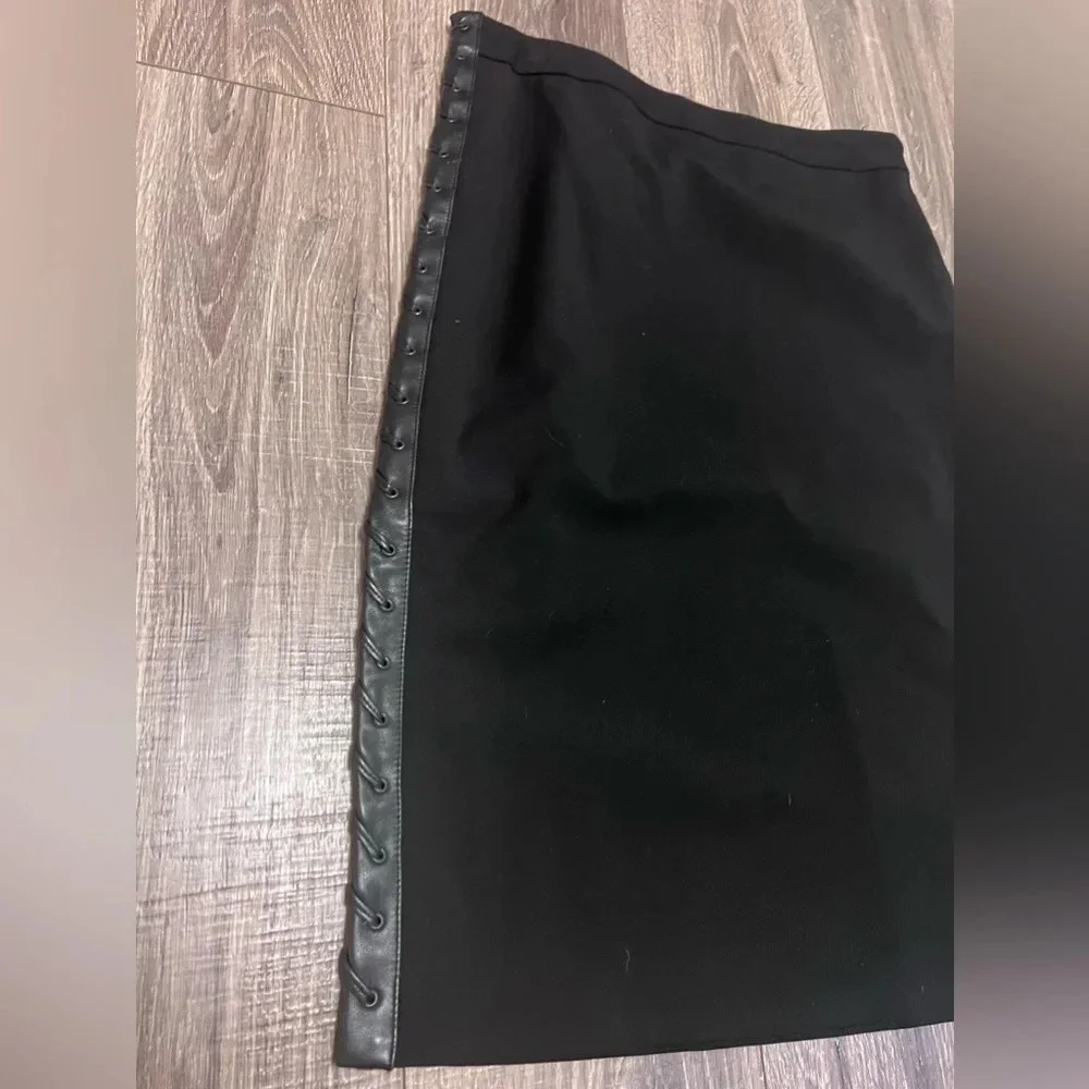 Bcbg Maxazria Black Pencil Skirt  Leather Lacing Sz 6